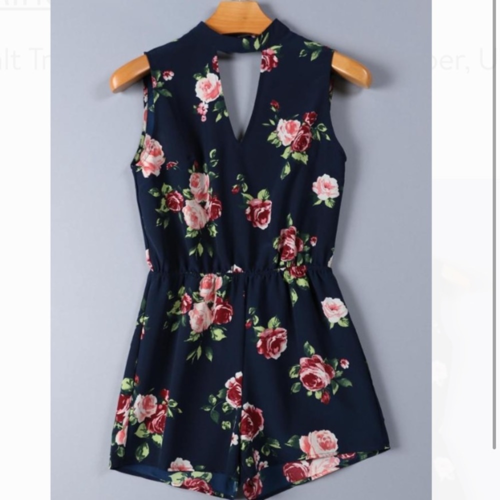 Floral Romper from the Buckle - Picture 2 of 5
